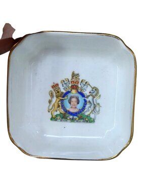 Queen Elizabeth II Golden Jubilee Commemorative Porcelain Dish With Gold Trim